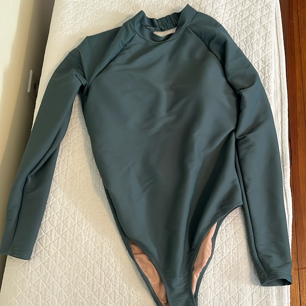 J Crew long sleeve surf suit size 8